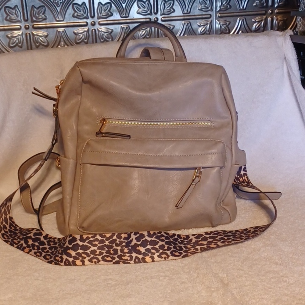 JEN & Co. Backpack over the shoulder bag gray vegan